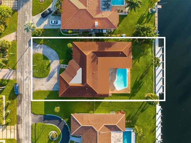 Building Photo - 461 Alamanda Dr