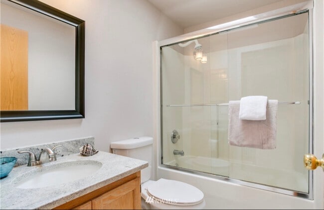 Building Photo - 5514 NE 3rd Ln