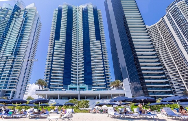 Foto del edificio - 17121 Collins Ave