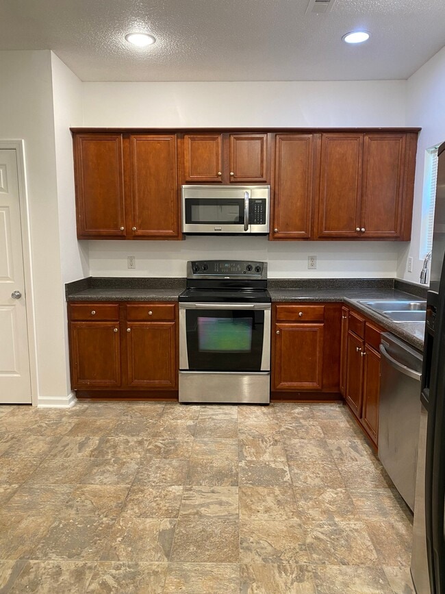 Building Photo - 5240 Lincoln Dr