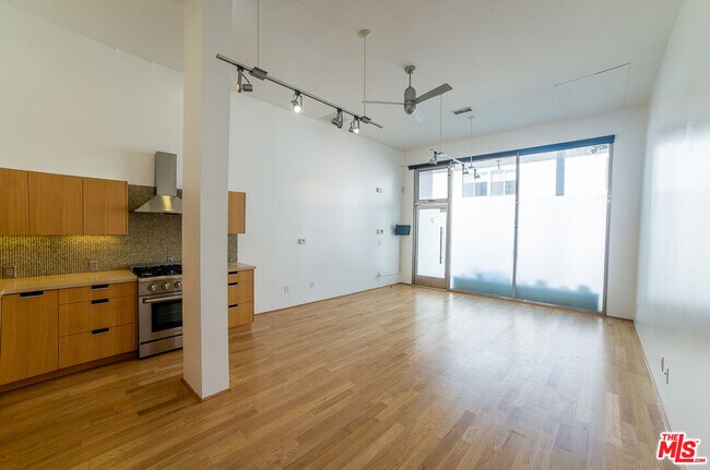 Foto del edificio - 8 Brooks Ave