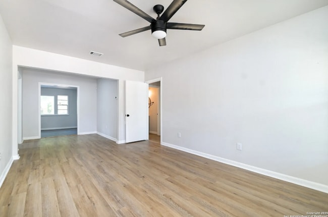 Building Photo - Charming 3-Bedroom Home in Coliseum-Willow Park