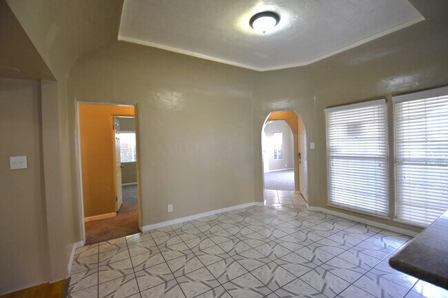 Building Photo - 2052 W 69th St