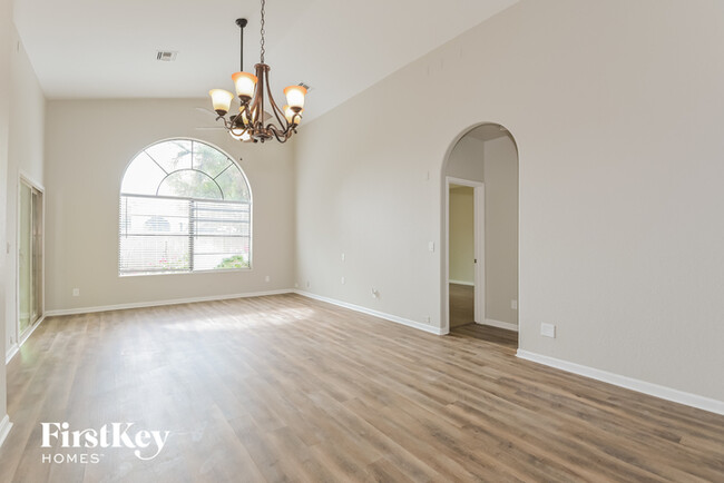 Foto del edificio - 2886 N Hartwick Ave