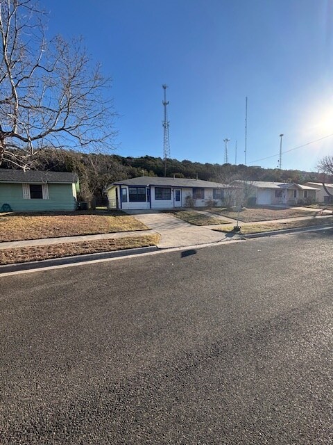 Building Photo - 812 Traci Dr