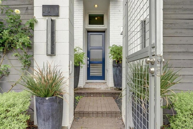 Photo - 1211 Hickory Street House