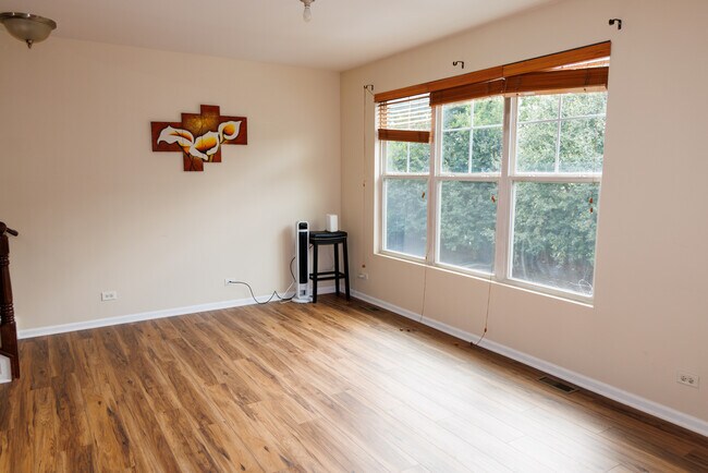 Foto del edificio - 516 Grosvenor Ln