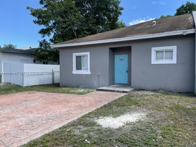 Foto del edificio - 1240 NW 102nd St