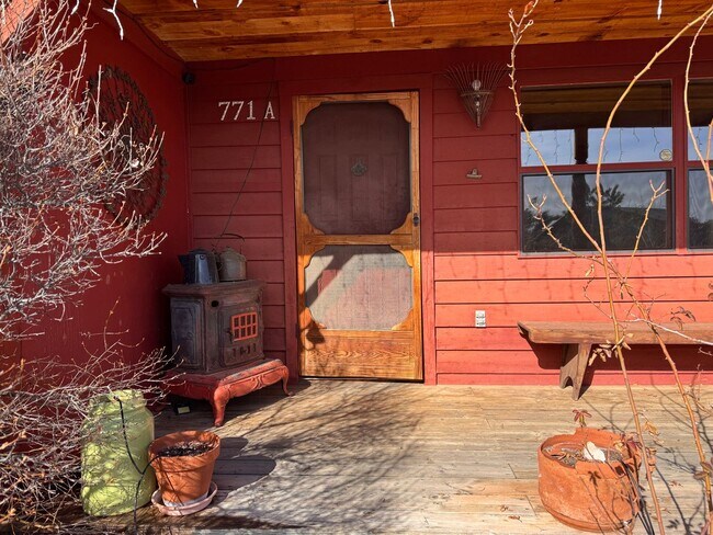 Foto del edificio - 2 Bedroom, 1 Bathroom Duplex in Santa Fe, NM