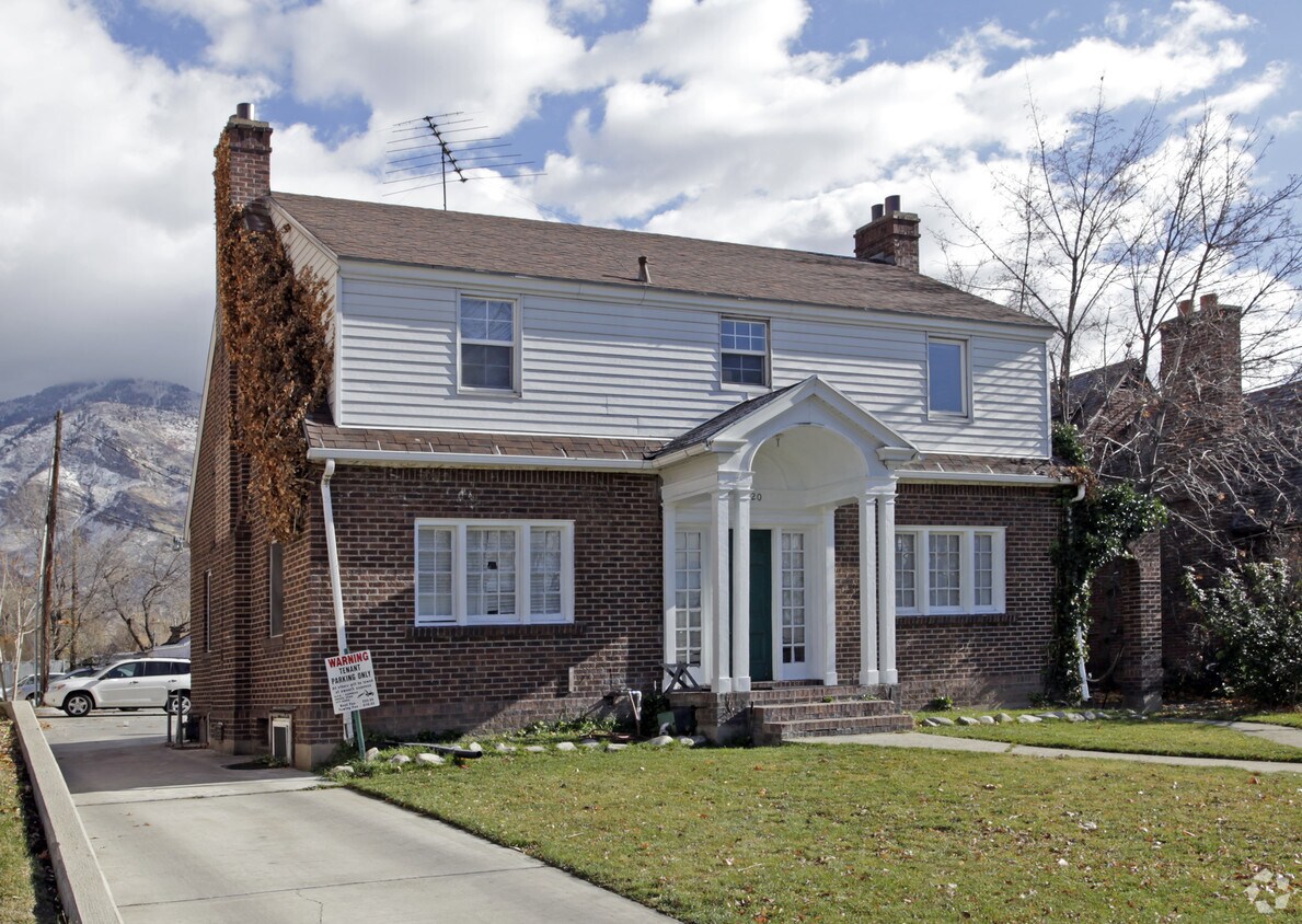 Foto principal - 820 N University Ave