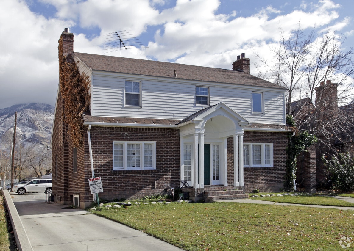 Primary Photo - 820 N University Ave