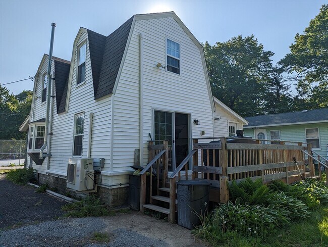 Building Photo - 5 Wallis Park