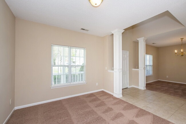 Foto del edificio - 326 McGinn Grove Dr