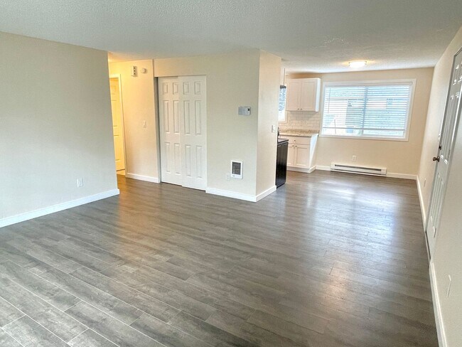Foto del edificio - Newly renovated 2 bedroom condo with off-s...