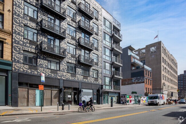 Building Photo - 328 Grand St