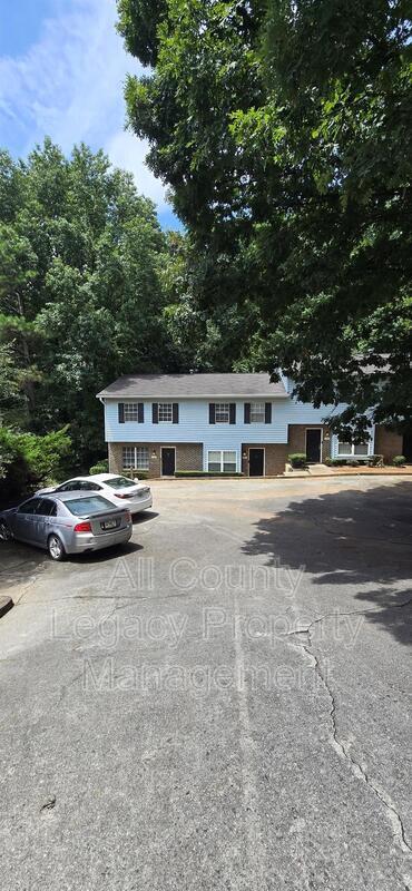 Building Photo - 2940 Spruce Cir