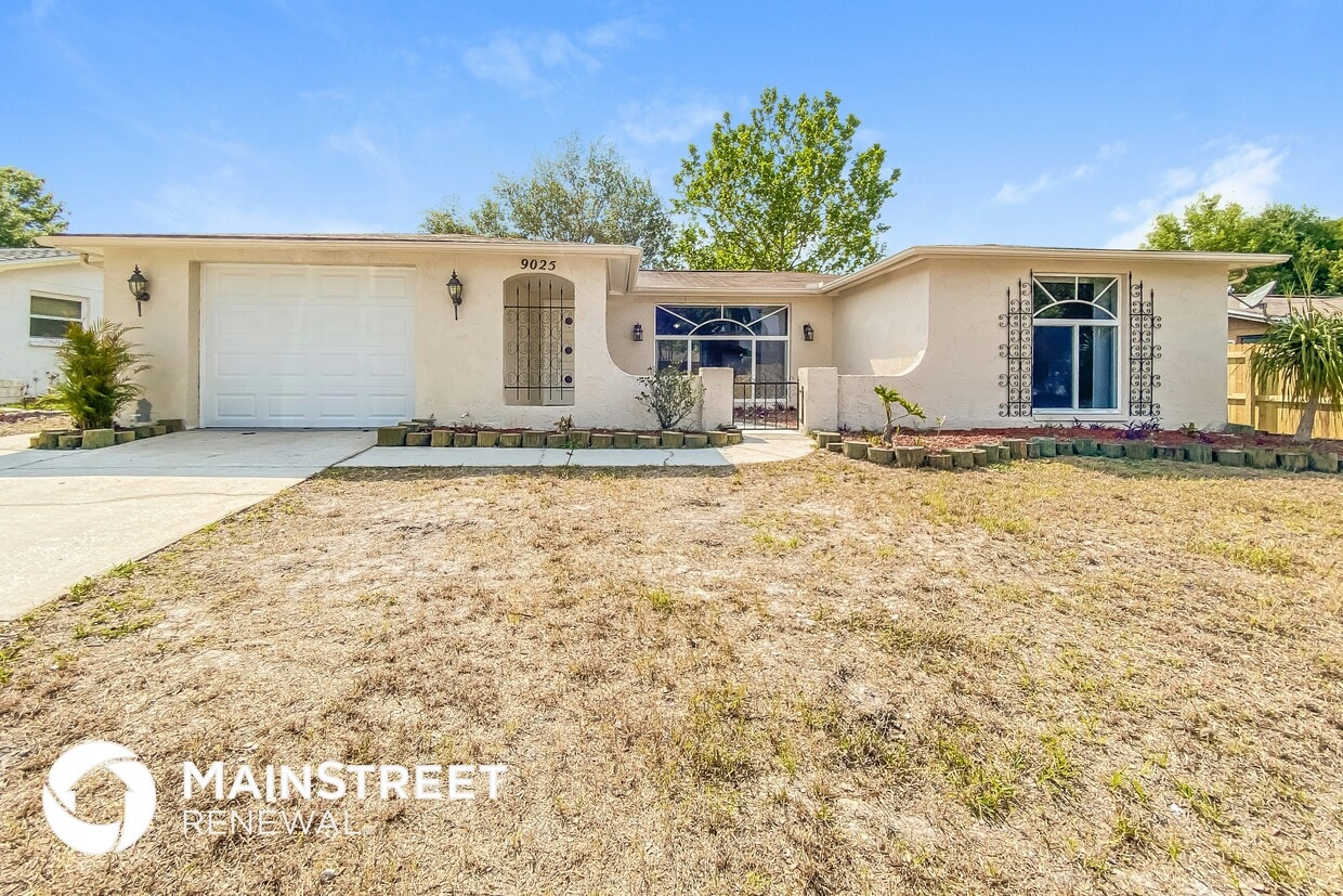 Foto principal - 9025 Collage Ln