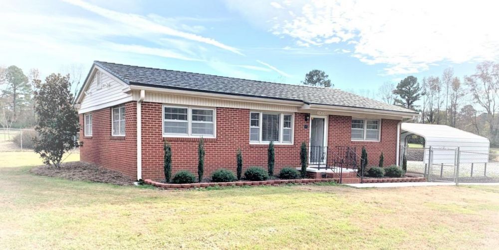 Primary Photo - 1425 Carthage St, Sanford, NC 27330