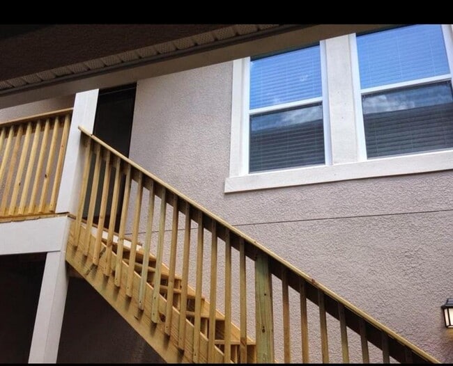 Building Photo - 8635 Via Trieste Dr