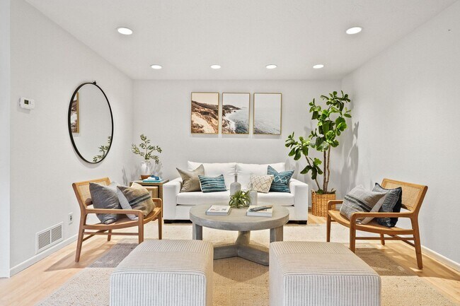 Foto del edificio - Natural Sunlight in every room, Palos Verdes Estates