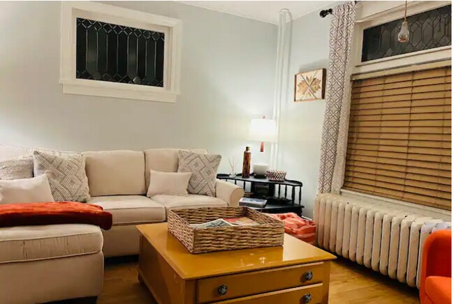 Foto del edificio - 1318 E 6th St