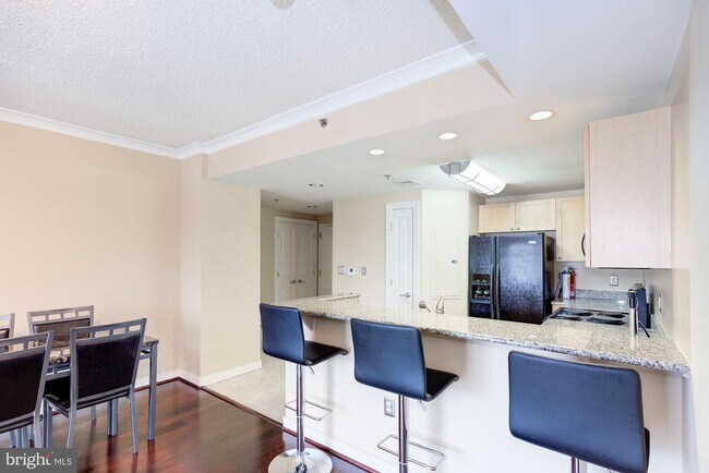 Building Photo - 777 7th St NW