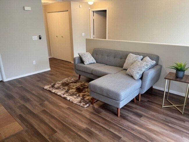 Building Photo - Warm Springs #2180
