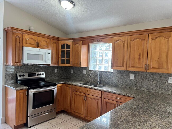 Building Photo - 14225 SW 149th Ave