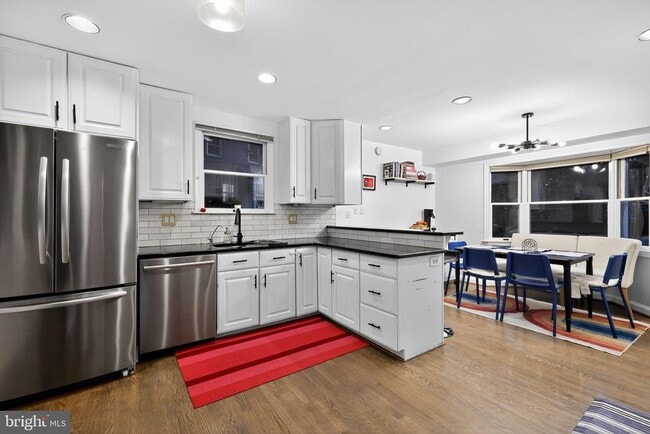 Building Photo - 9302 W Parkhill Dr