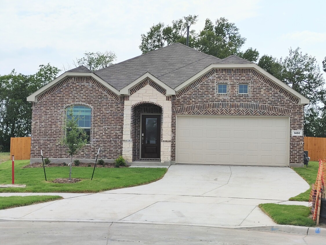 Primary Photo - 1450 Cherrybark Dr