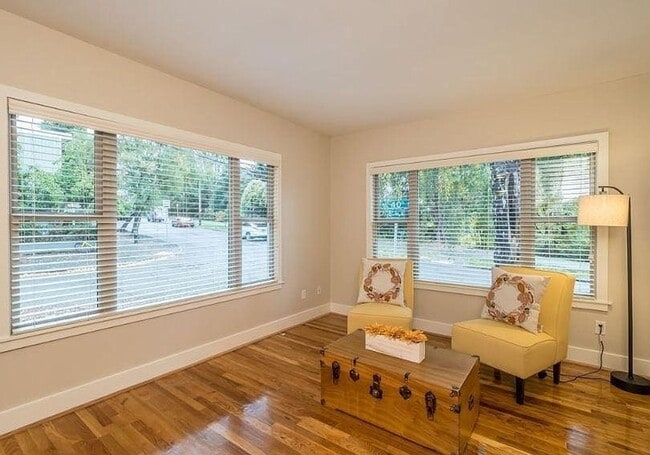 Building Photo - 4015 8th Ave NE