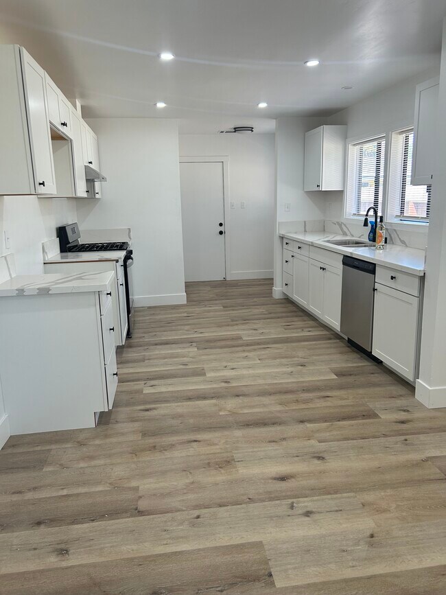 Foto del edificio - 336 W Pinedale Ave