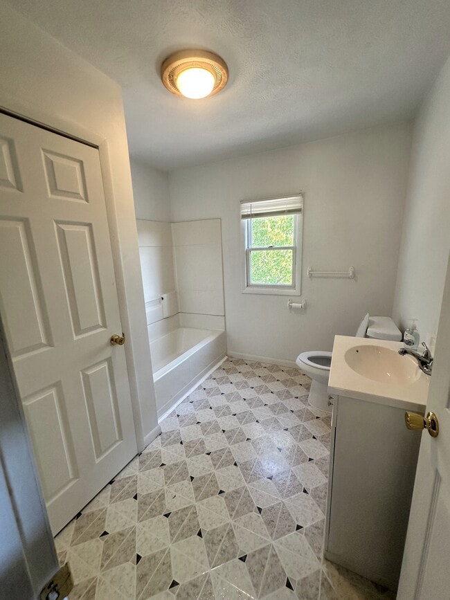 Building Photo - 304 Bessemer Ave