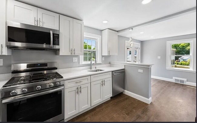 Foto del edificio - 71 Gladeside Ave