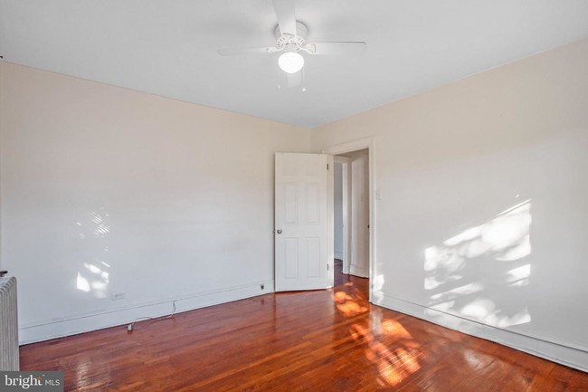 Building Photo - 6024 Larchwood Ave