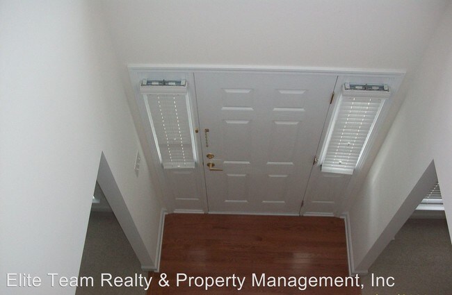 Building Photo - 4 br, 2.5 bath House - Westbury Glen Ct 12217