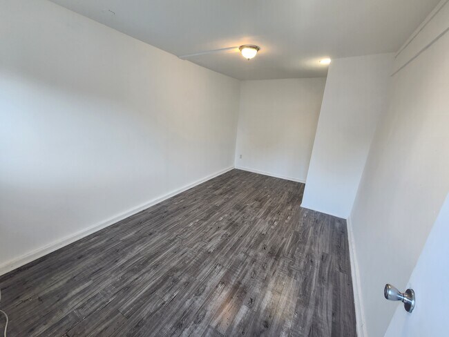 Foto del edificio - 7725 Ferncola Ave