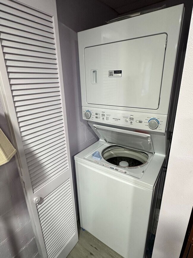 Building Photo - 923 Abbiegail Dr