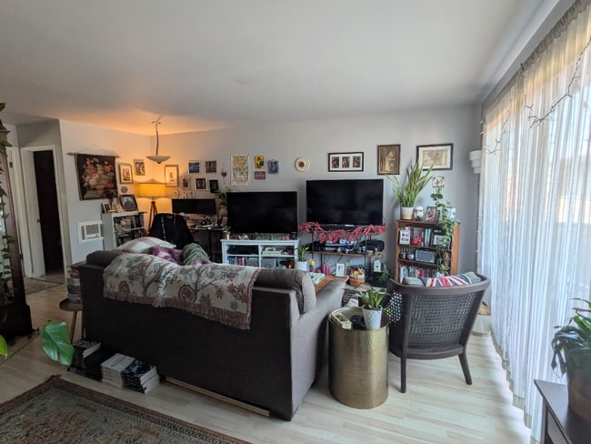 Building Photo - 9313 National Blvd