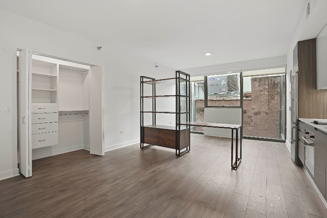 Photo - 199 W Hubbard St Apartment