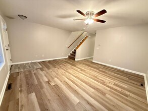 Building Photo - 1138-1140 Boston Rd