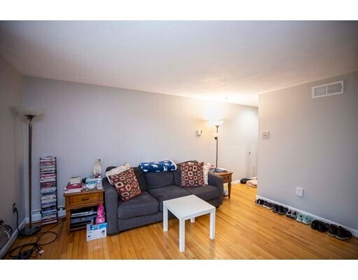 Primary Photo - 18 Leverett Ave