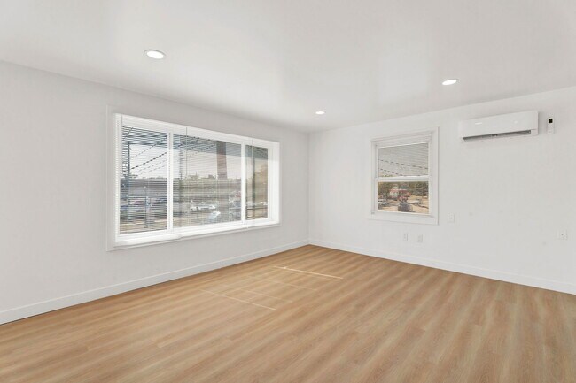 Foto del edificio - 1075 E West Maple Rd