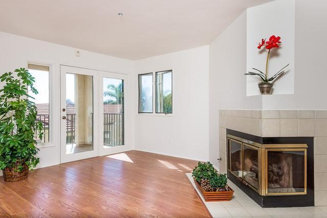 Building Photo - 2/2 End Unit Condo available near UTC