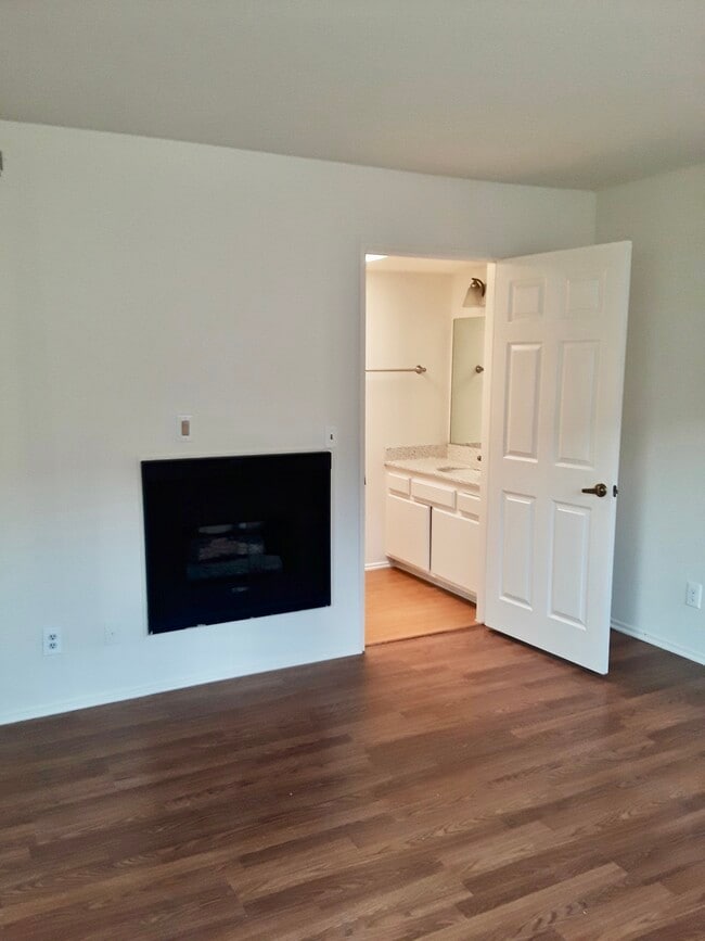 Building Photo - 4148 Whitsett Ave