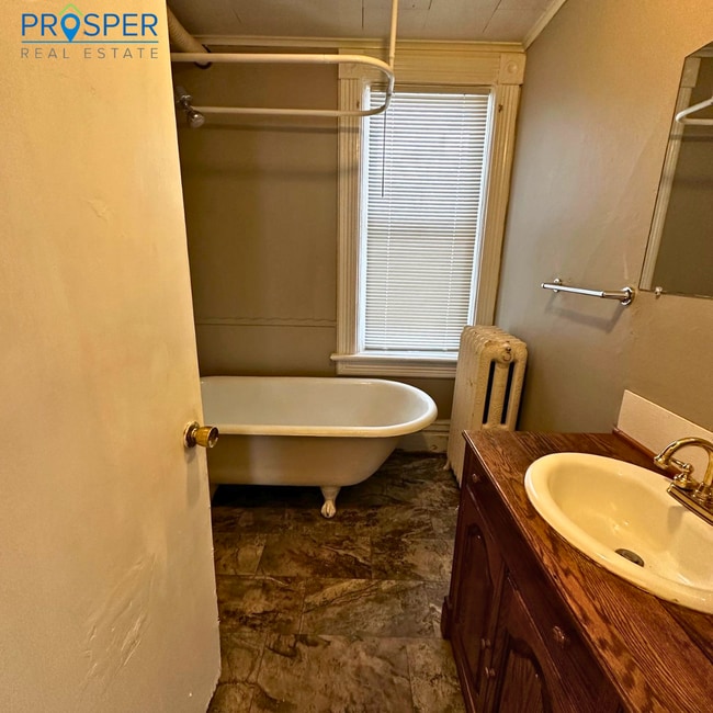 Building Photo - WH1820