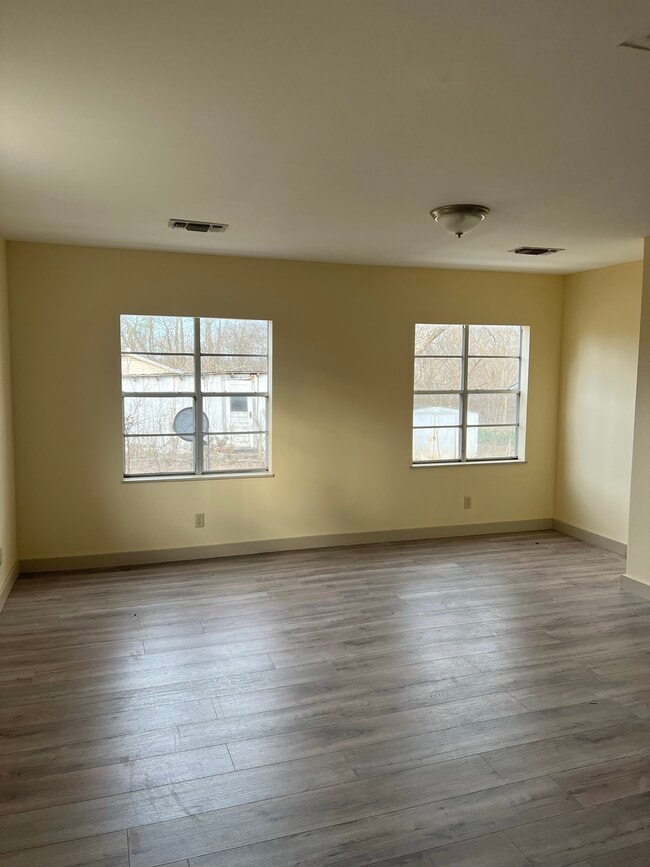 Building Photo - 111 Cincinnati Ave