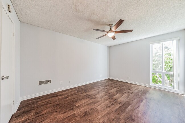 Foto del edificio - Woodbriar Apartments