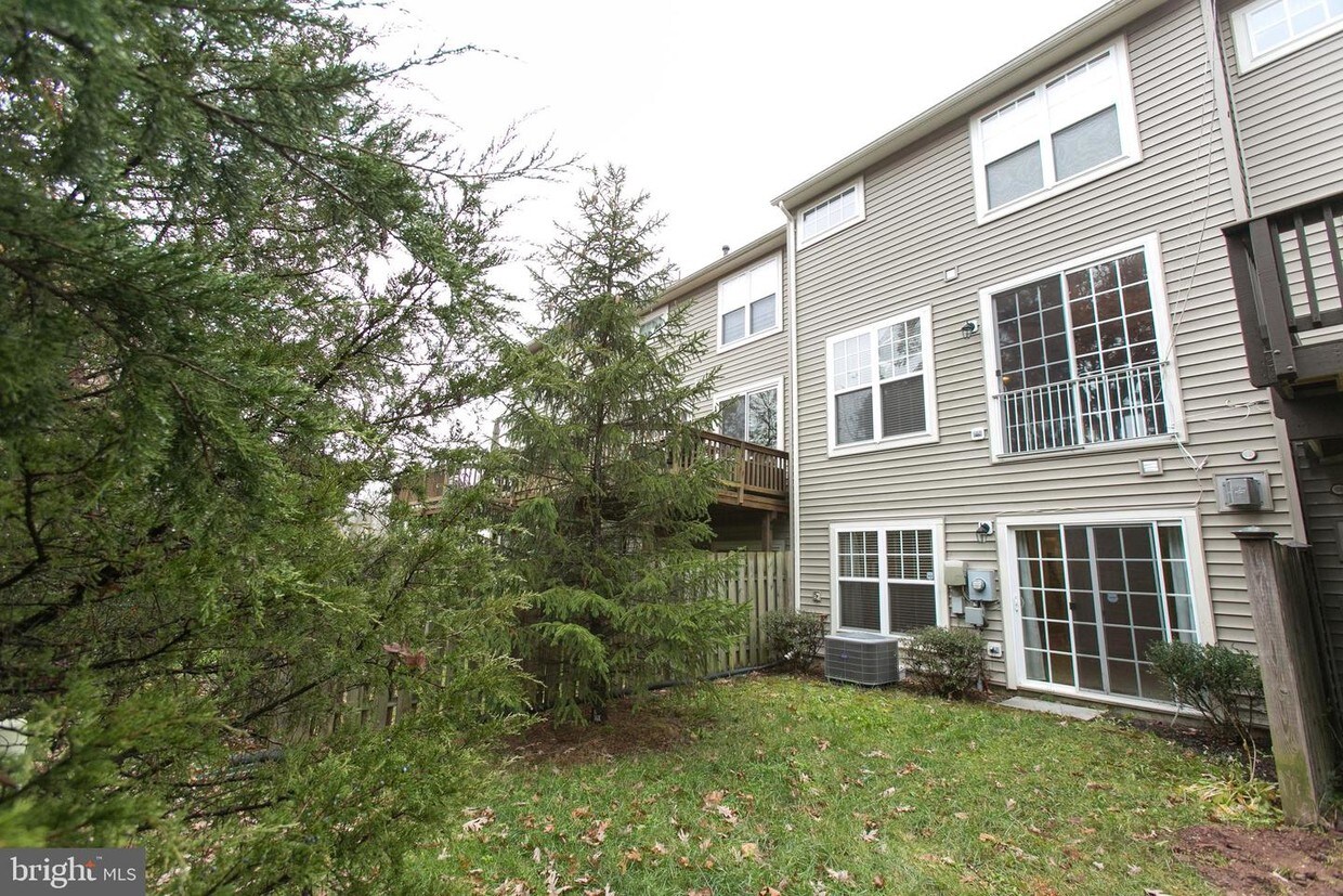 9131 Panther Falls Way, Bristow, VA 20136 Townhouse for Rent in