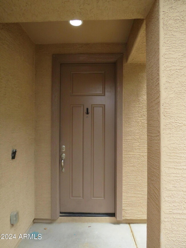 Building Photo - 7836 W Rock Springs Dr